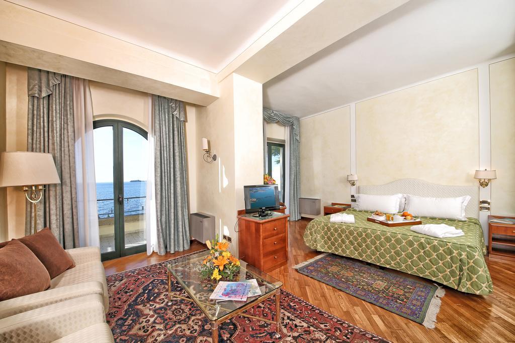 Hotel Capri Gardone Riviera
