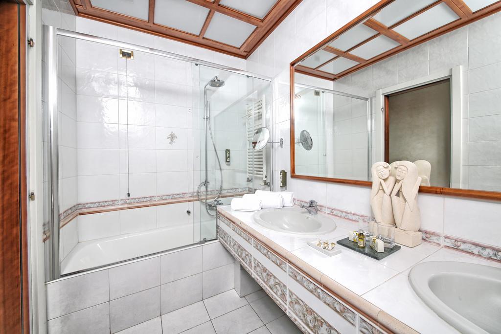 Hotel Capri Gardone Riviera