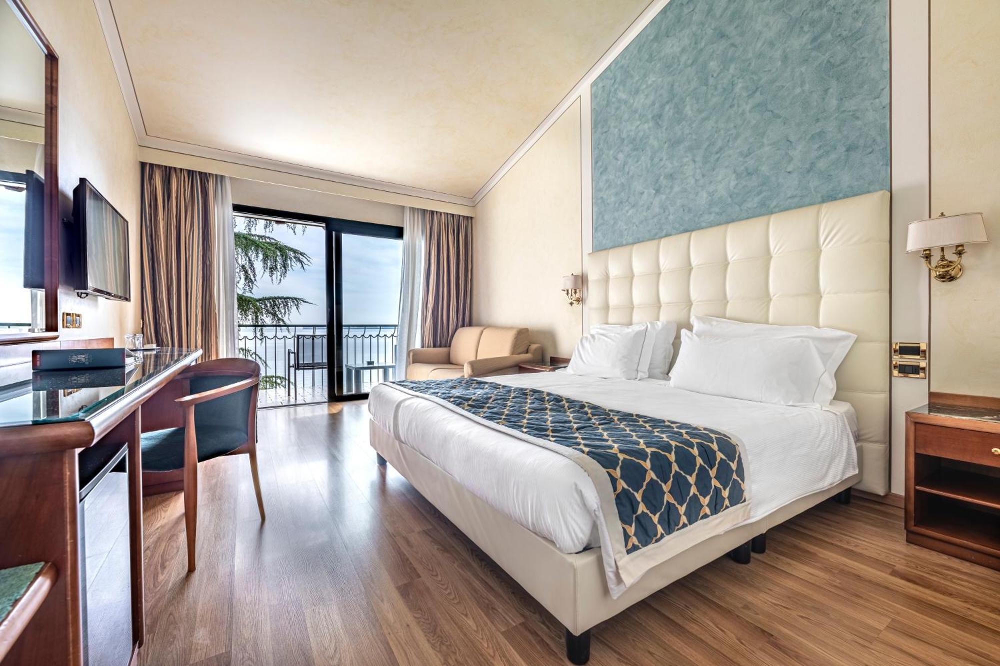 Capri Hotel Gardone Riviera