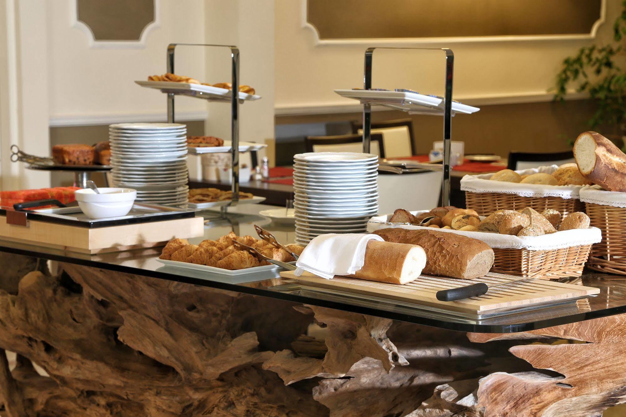 Capri Hotel 4*